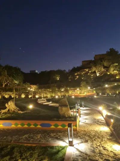 مزرعة الجوري الريفية