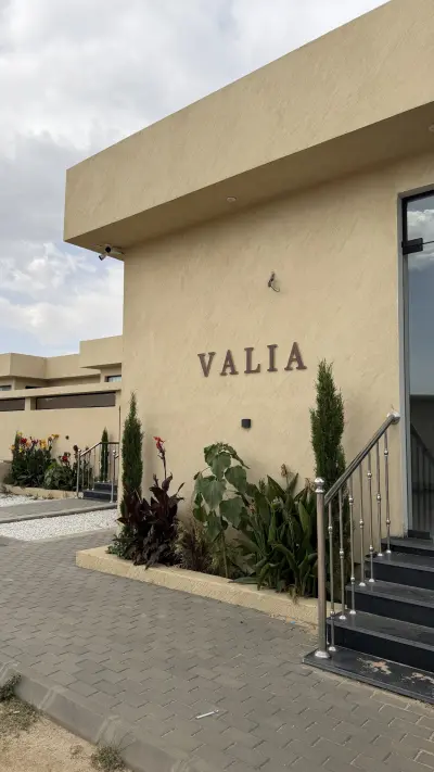 صورة ٣، Valia