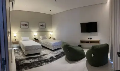 ليون شالية