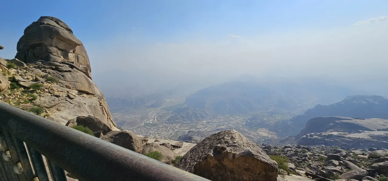 صورة ١، استراحة أجمل كهف بقرية الدهنة