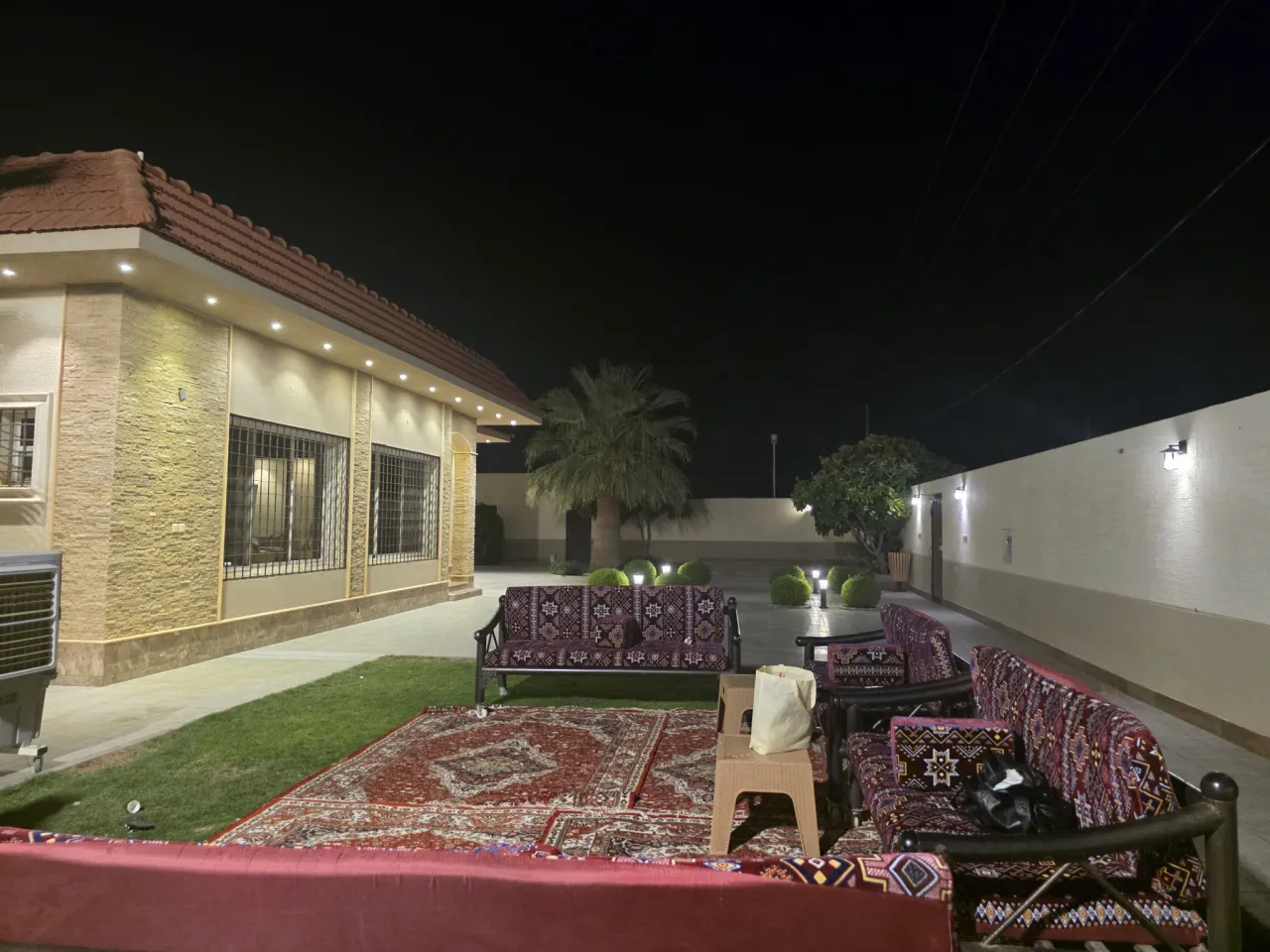 صورة ١، شاليه السلام