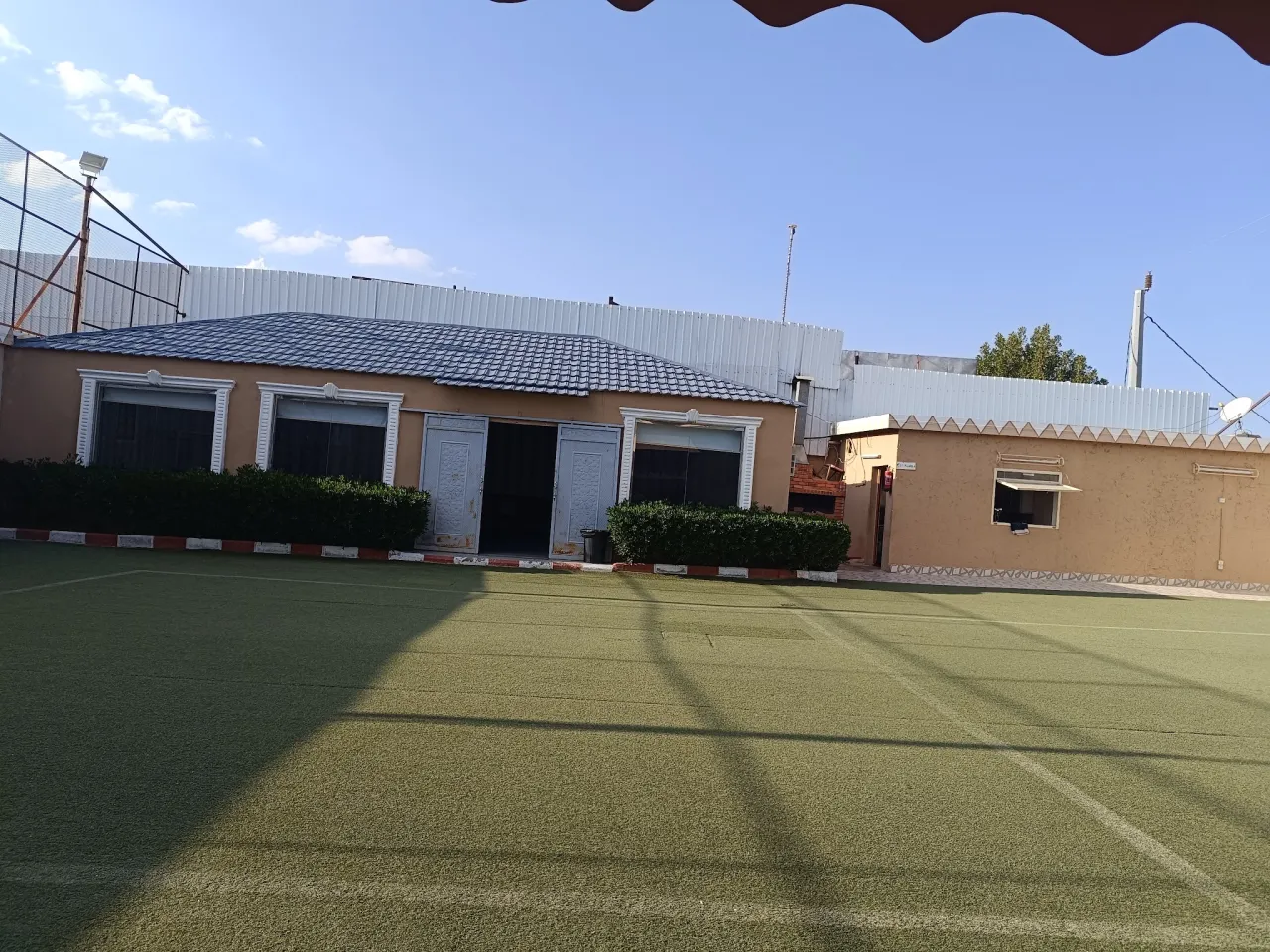 صورة ١، استراحة ومسبح القرية