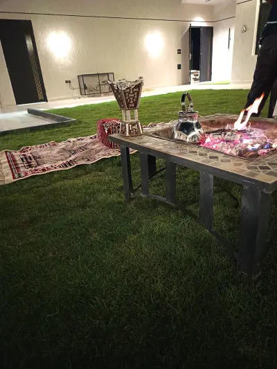 صورة ٣، شالية الريم الفندقي فيه صالة واسعه غرف نوم العاب مائية جلسة