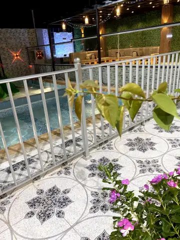 صورة ٢، استراحة قمر الزمان والمكان