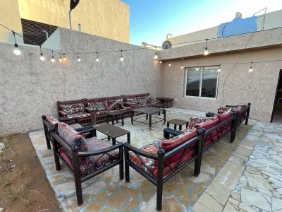 شاليهات حائط