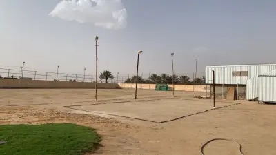 صورة ٣، استراحة وملعب كرة قدم