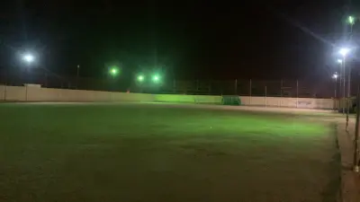صورة ٦، استراحة وملعب كرة قدم