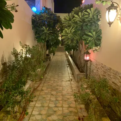 صورة ٢، استراحة الأرض السعيدة