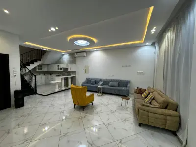 صورة ٤، راقي