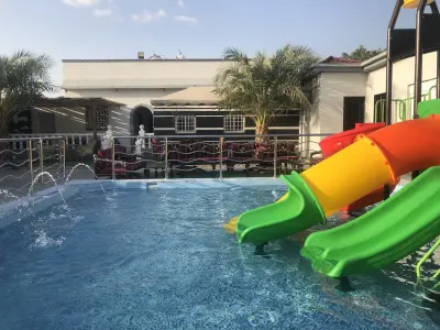 صورة ٥، استراحة النخيل ثلاث أقسام ملاعب ومسابح