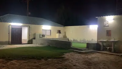 صورة ٤، استراحة وملعب كرة قدم